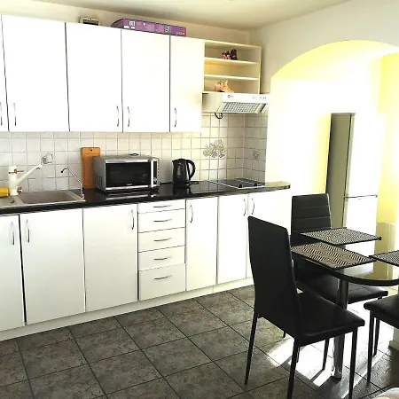 In The Center. 3 Minutes From Bus Station *