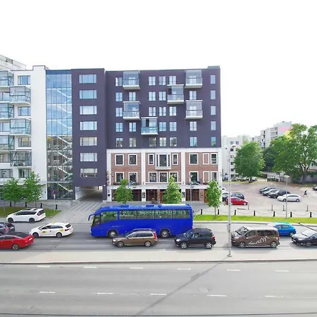In The Center. 3 Minutes From Bus Station Apartamento Tallin
