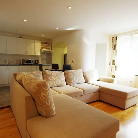 In The Center. 3 Minutes From Bus Station Apartamento *